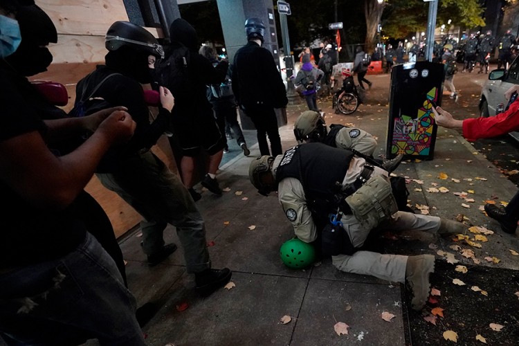Protesti u SAD prerasli u nerede, na ulicama Nacionalna garda
