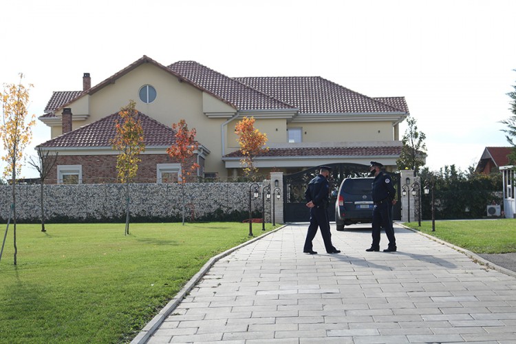 Euleks pretresa Tačijevu kuću