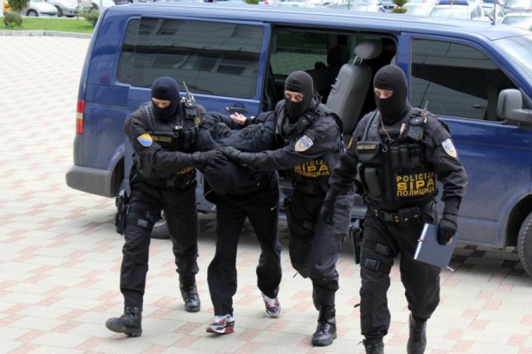 U Cazinu uhapšene tri osobe, oduzet kokain, spid i ekstazi