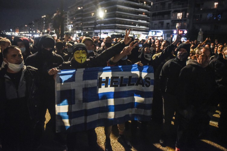 Haos u Grčkoj zbog karantina: Povrijeđena dva policajca, 11 uhapšenih