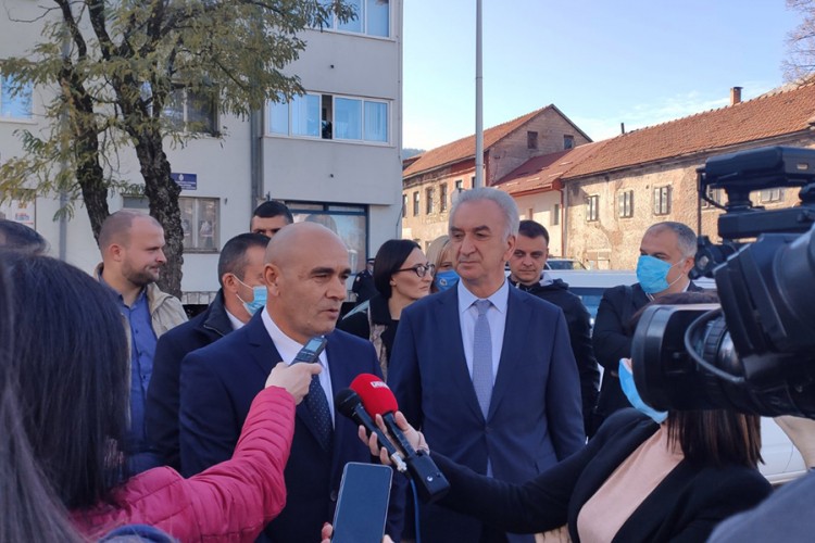 Cvijetić: Iniciraću oduzimanje povelja dezerterima u Nevesinju