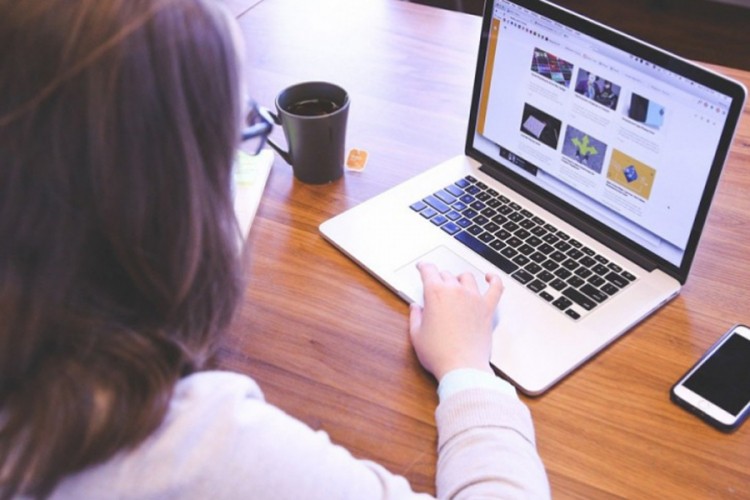 Pristup internetu u RS ima 71,8 odsto domaćinstava