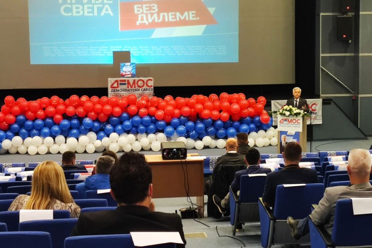 Čubrilović u Gradišci: Na izbore s mladim i obrazovanim ljudima