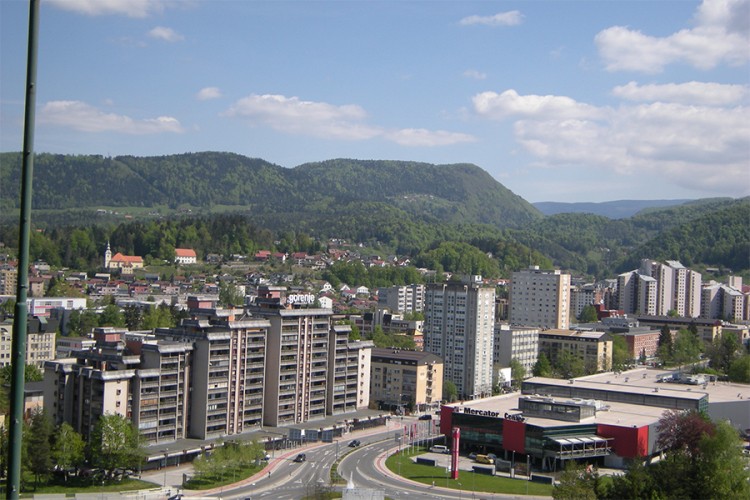 Incident u Sloveniji: Rušio sve oko sebe i prijetio samoubistvom, policija pucala