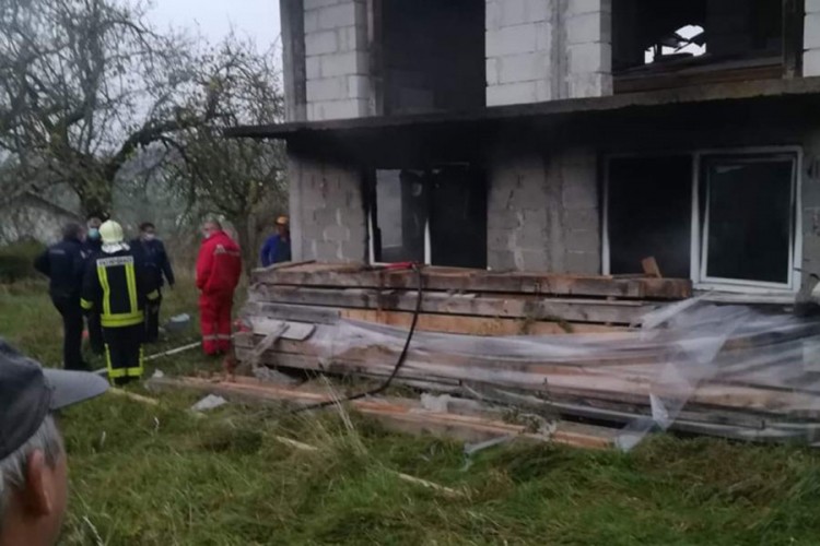 U Doboju izgorjeli muškarac i kuća u kojoj je živio