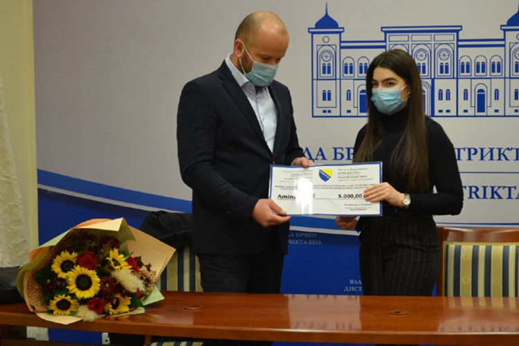 Studentu generacije Ekonomskog fakulteta u Brčkom 5.000 KM
