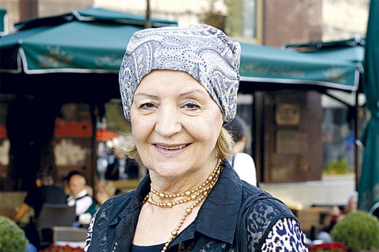 Lepa Lukić stavila mačku u testament: "Doživljavam je kao svoje dete"