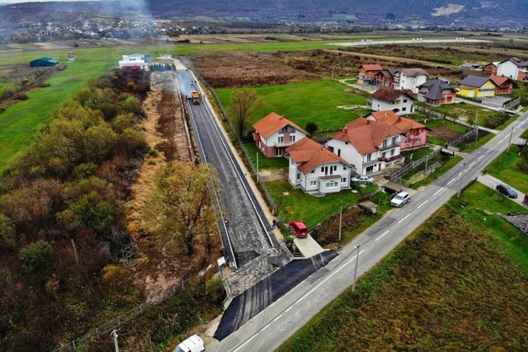 Asfaltiran pristupni put do aerodroma u Bihaću