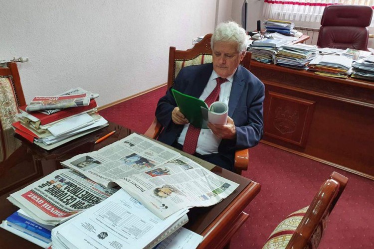 Fikret Abdić nije bolestan i došao je na posao
