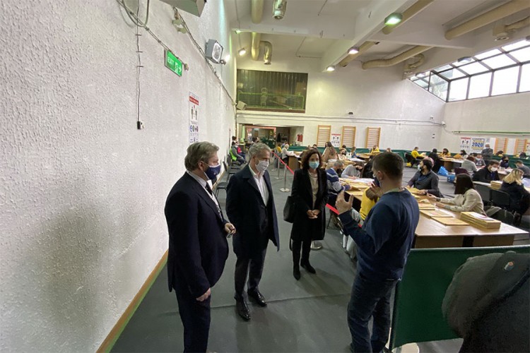 Satler posjetio Glavni centar za brojanje glasova
