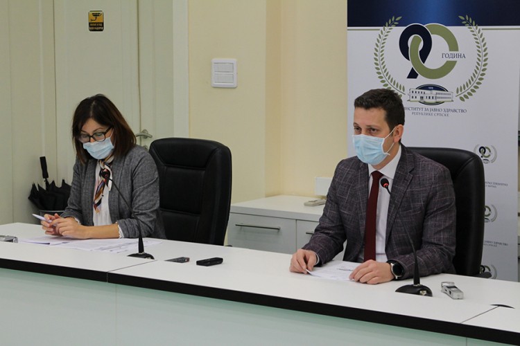 U RS 374 nova slučaja korone, 25 preminulih