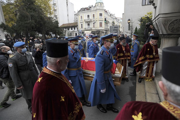 Oproštaj od patrijarha Irineja, kovčeg sa tijelom prenesen u Patrijaršiju