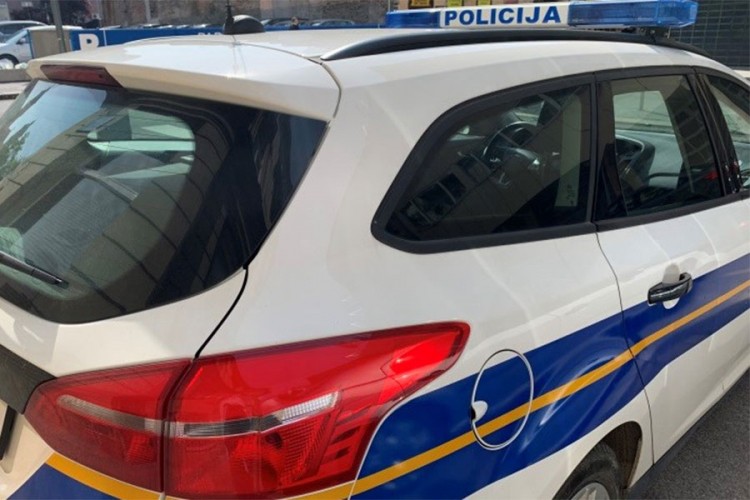 Detalji nesreće u Hrvatskoj: Šleper naletio na kombi u zaustavnoj traci