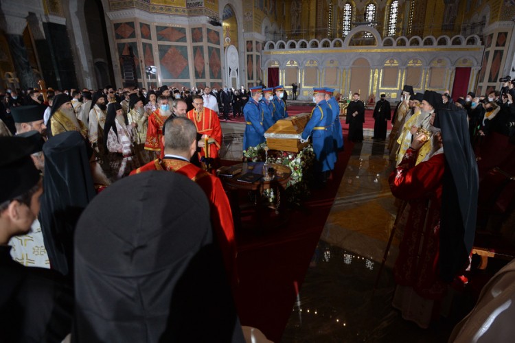 Sahranjen patrijarh Irinej