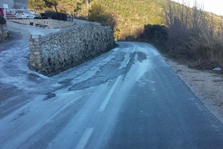 Mjestimična poledica zbog niske jutarnje temperature
