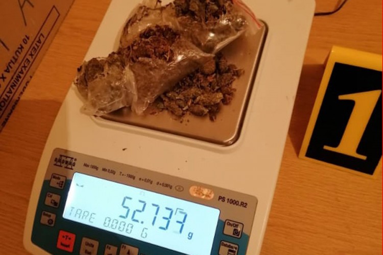 U pretresima kuće i pomoćnih objekata pronađena marihuana
