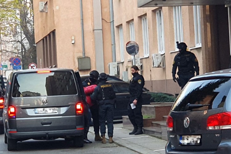 Iznudili dug za biznismena pa i njega oteli i ucjenjivali