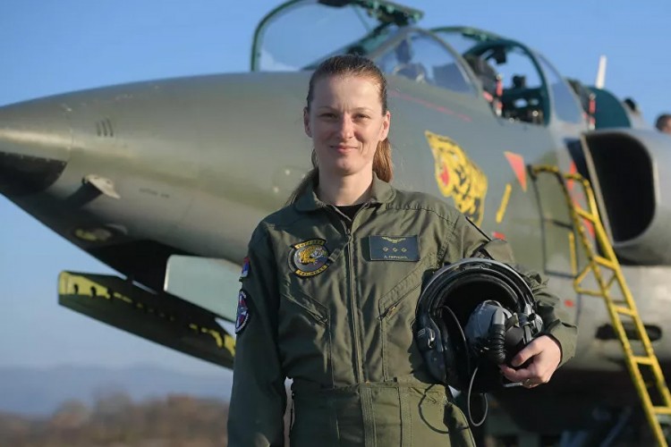 Vojska Srbije dobila prvu ženu pilota jurišnog borbenog aviona "Orao"