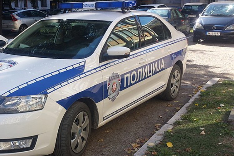 Bježao od rutinske kontrole pa se zakucao u policijski džip