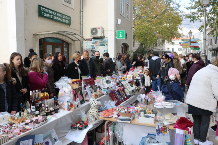 I Trebinje prikupljalo pomoć za malu Minju
