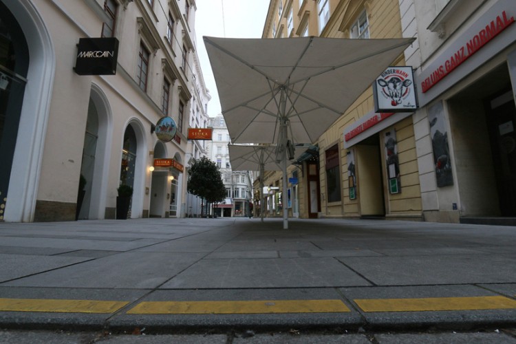 Korona advent bez božićnih pijaca i šopinga