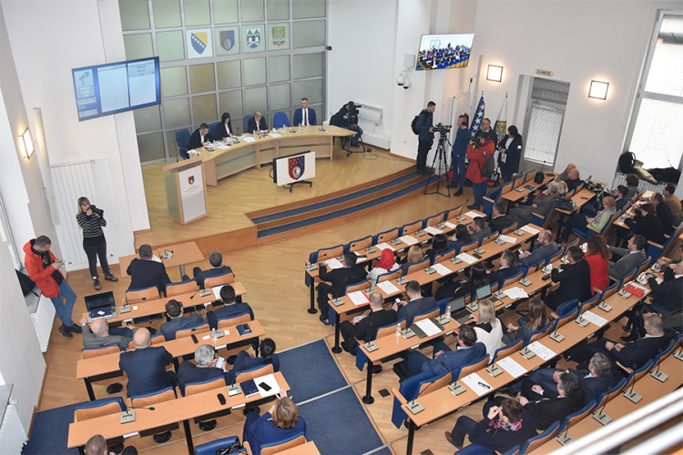 Skupština Kantona Sarajevo prihvatila ostavku premijera, razriješena Vlada