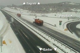 Zastoj na auto-putu Zagreb-Split zbog snijega