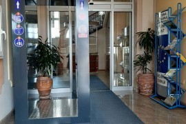 Postavljen dezinfekcioni tunel na ulazu u Gradsku upravu u Bijeljini