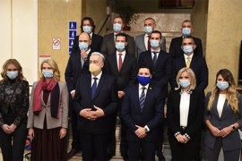 Krivokapić i dio ministara taksijem na sjednicu Vlade, Abazović ...
