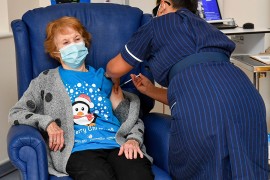 Počela vakcinacija u Britaniji, Margaret se prva cijepila protiv korone