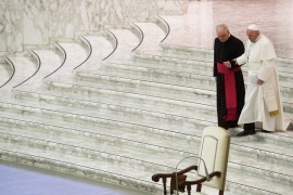 Papini saradnici pozitivni na koronu