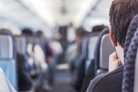 Putnici iskočili iz aviona u pokretu zajedno sa psom