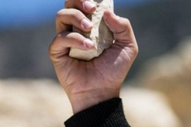 Kamenovana srpska škola u Vitini, hitno sankcionisati počinioce