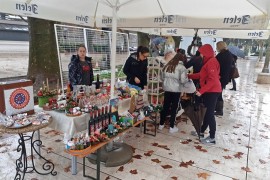 Novogodišnji humanitarni bazar u Trebinju, djeca pomagala djeci