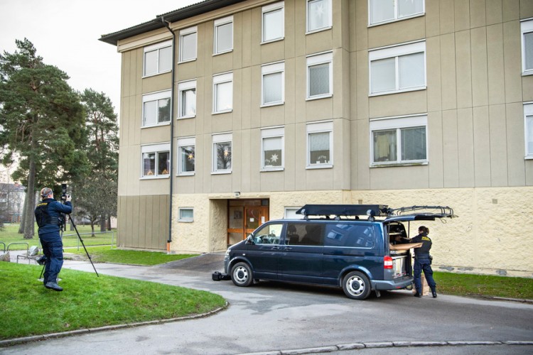 Držala sina zatočenog skoro 30 godina, pronađen bez zuba i s ranama
