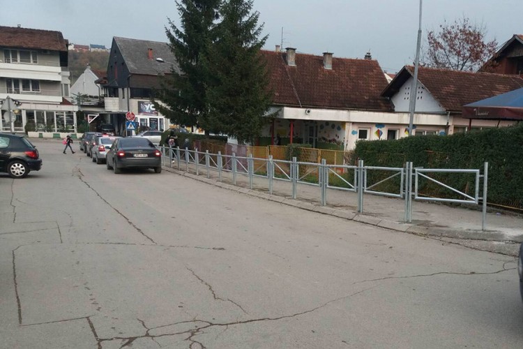 Veća bezbjednost djece u zoni škole na Laušu