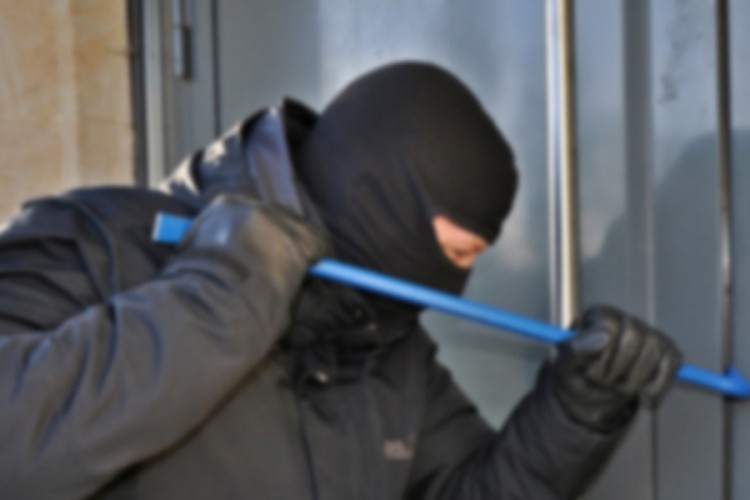 Maloljetnik uhapšen zbog sumnje da je pokušao upasti u kuću preko balkona