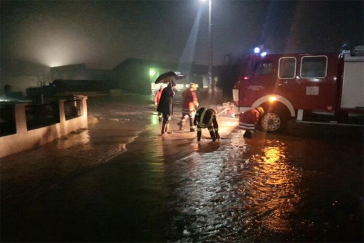 Poplave i u FBiH, voda ušla u kuće