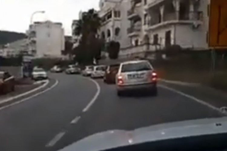 Incident zbog trobojki tokom auto-litije u Herceg Novom