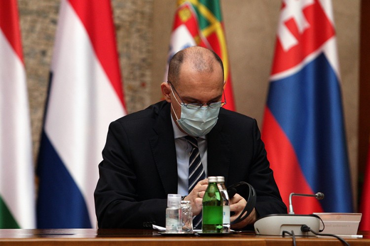Lončar: Razmatramo nove mere, normalan život ne pre proleća