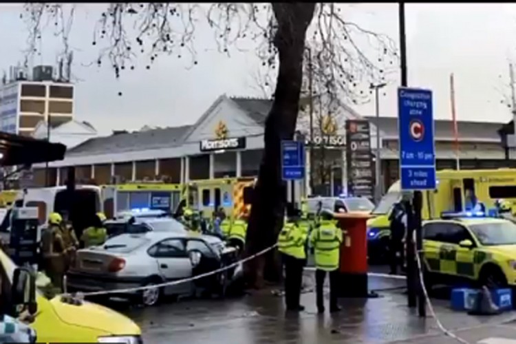 Auto uletio među pješake u Londonu, ima teško povrijeđenih