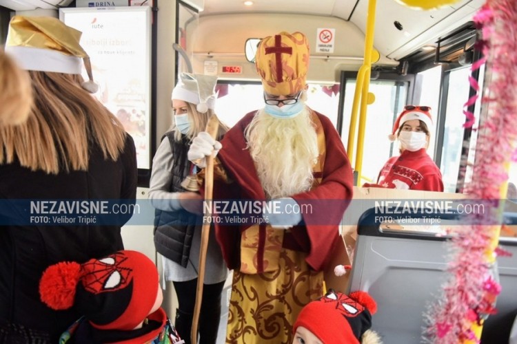Sveti Nikola dijelio slatkiše u "Autoprevozu"