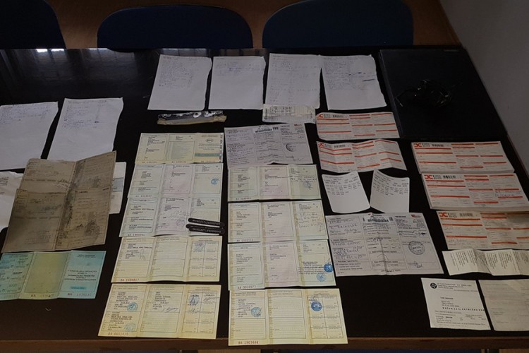 Policija zaplijenila volane, dokumente, auto dijelove