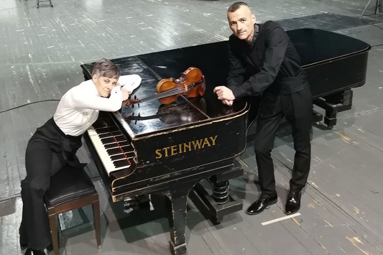 Snježana Popović Vuleta i Ivan Otašević: Muzikom protiv pandemije