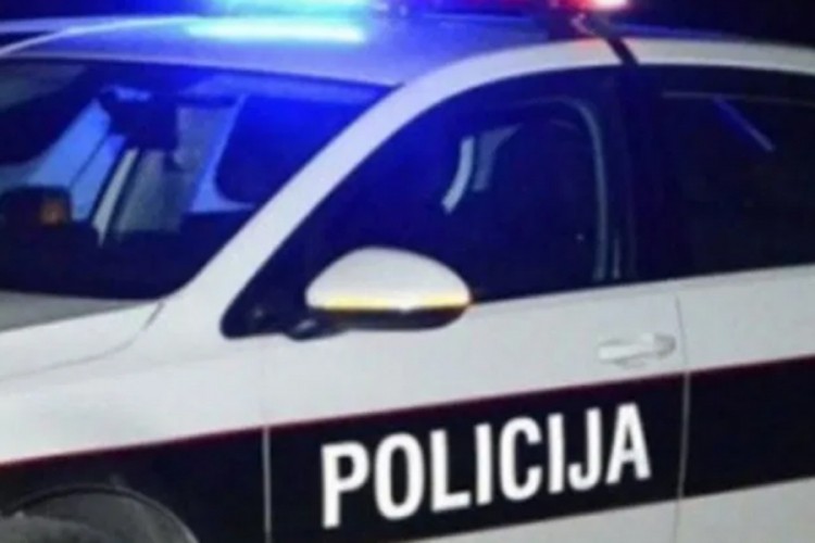 Jedna osoba povrijeđena u sudaru dva kamiona