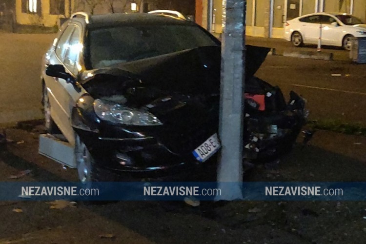 Automobilom se zabio u stub u Trnu