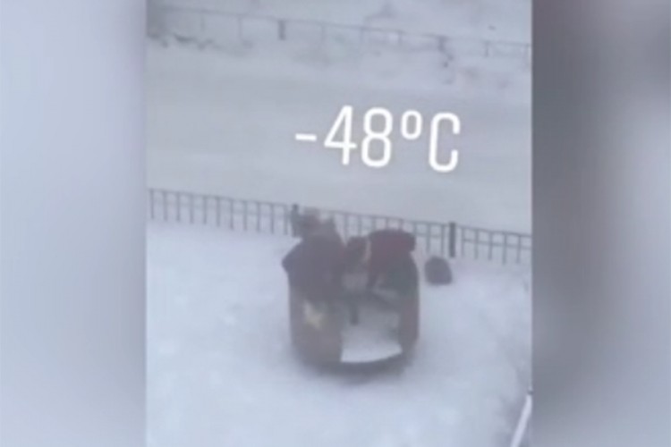Pustili đake iz škole zbog minus 48, oni otišli da se igraju