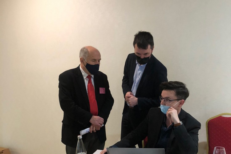 Incko u Mostaru: Praznik demokratije uprkos čekanju