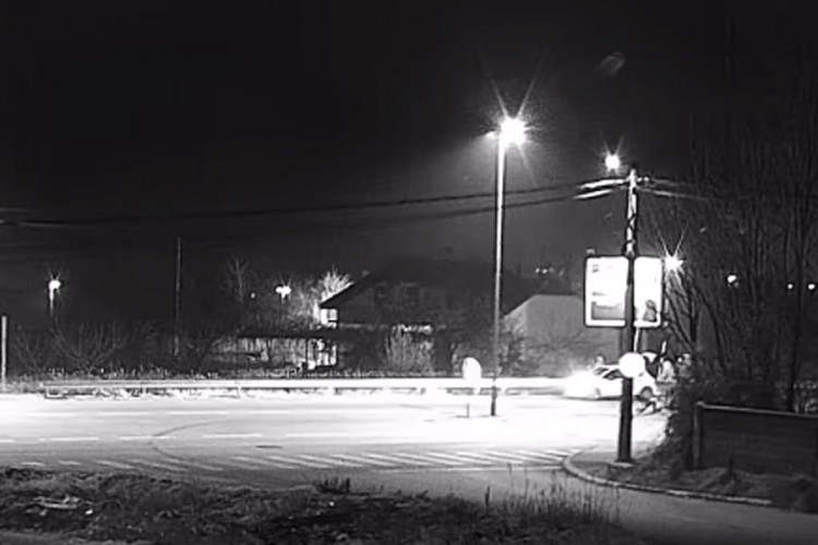 Kamere snimile skrnavljenje bilborda s likom Irineja i Amfilohija