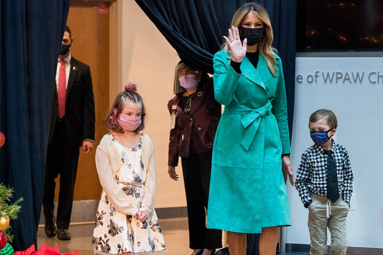 Ko plaća luksuzne dizajnerske komade Melanije Tramp?